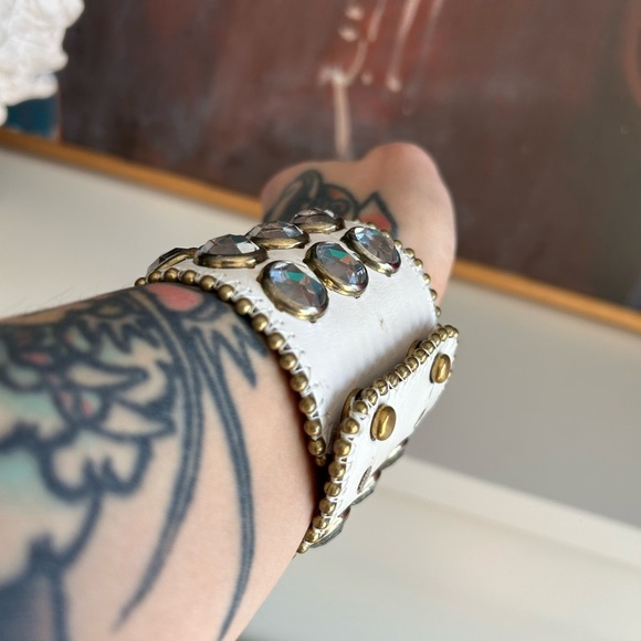 Betsey Johnson Gold and White Bracelet - Picture 10 of 15